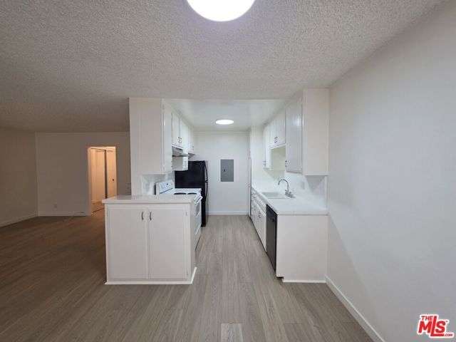 10815 Rose Avenue 2, Los Angeles, CA 90034