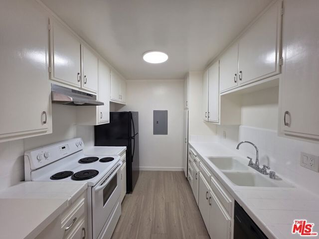 10815 Rose Avenue 2, Los Angeles, CA 90034