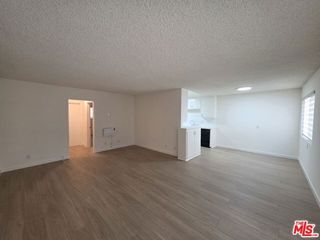 10815 Rose Avenue 2, Los Angeles, CA 90034