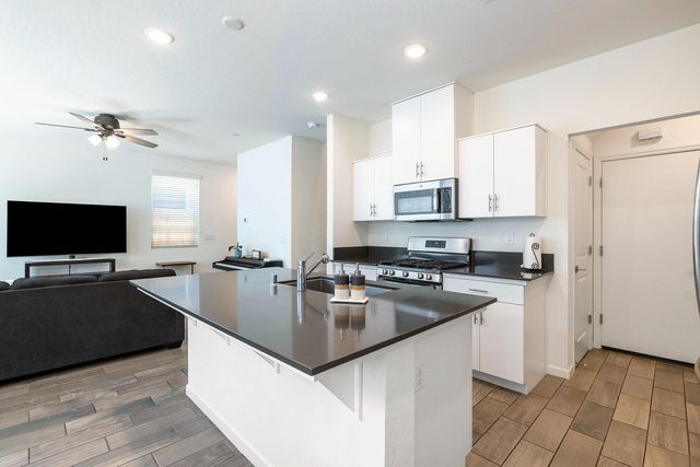 3748 Longford Way, Clovis, CA 93619