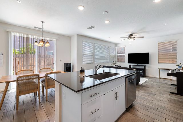 3748 Longford Way, Clovis, CA 93619