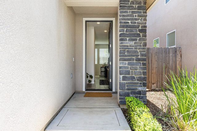 3748 Longford Way, Clovis, CA 93619