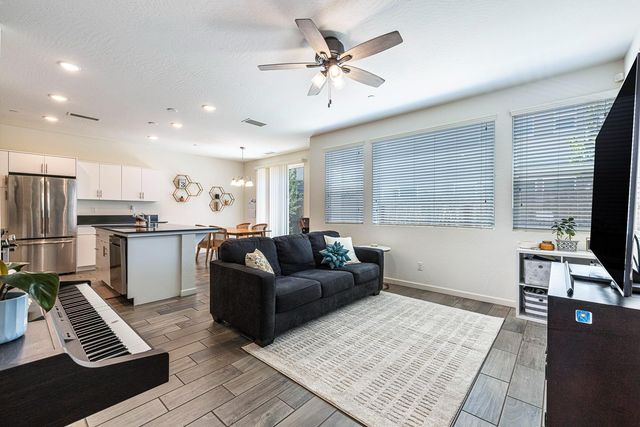 3748 Longford Way, Clovis, CA 93619