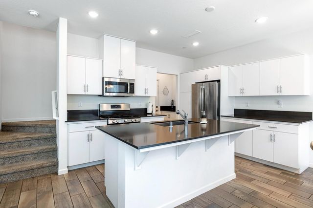 3748 Longford Way, Clovis, CA 93619