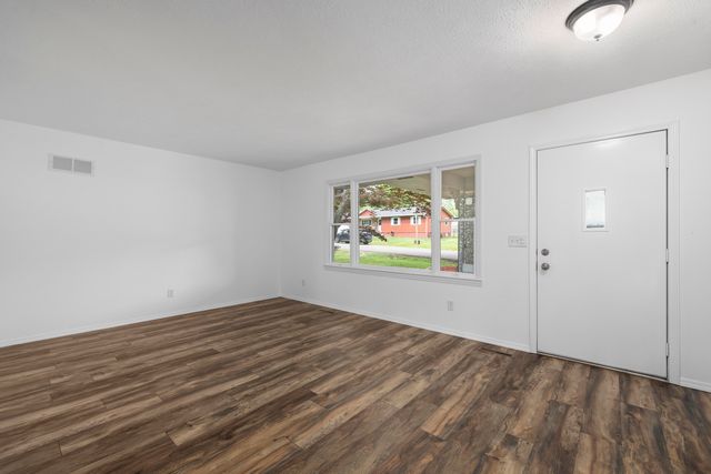 304 Greenbrier Lane, Hollister, MO 65672