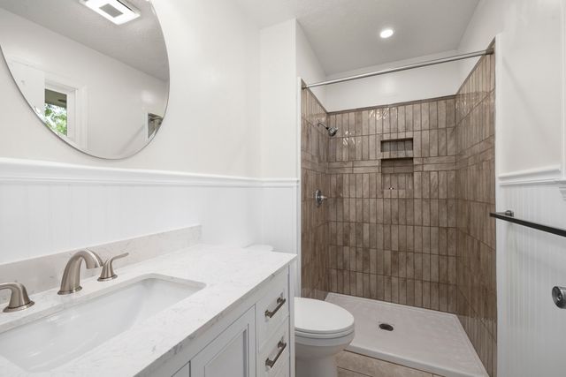 304 Greenbrier Lane, Hollister, MO 65672