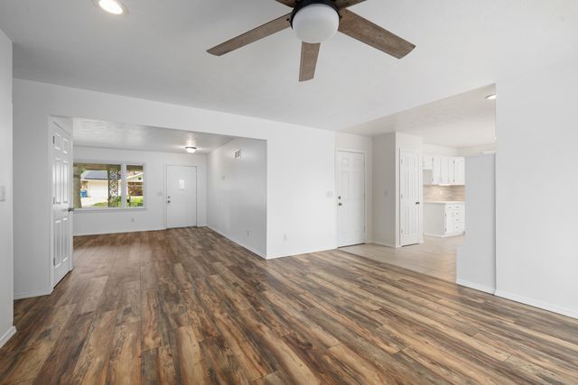 304 Greenbrier Lane, Hollister, MO 65672