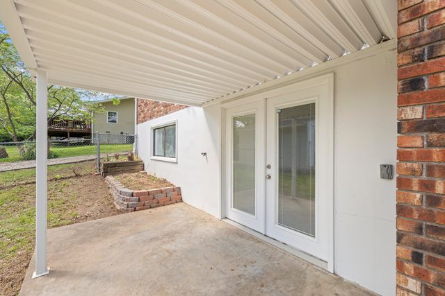 304 Greenbrier Lane, Hollister, MO 65672