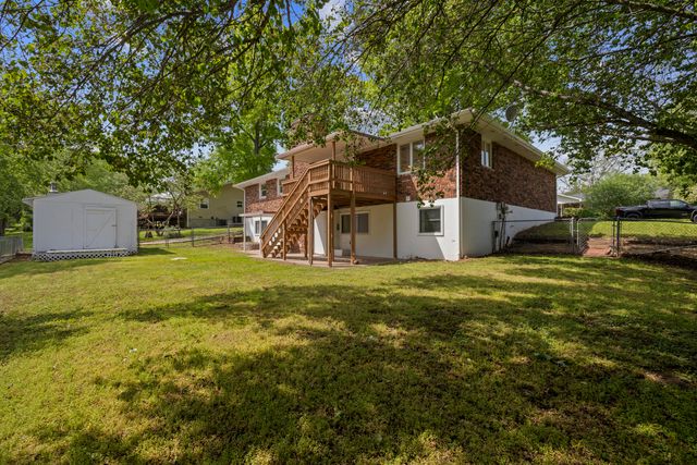 304 Greenbrier Lane, Hollister, MO 65672