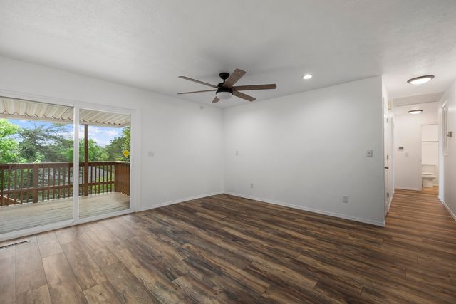 304 Greenbrier Lane, Hollister, MO 65672