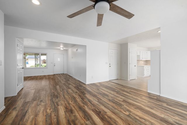 304 Greenbrier Lane, Hollister, MO 65672