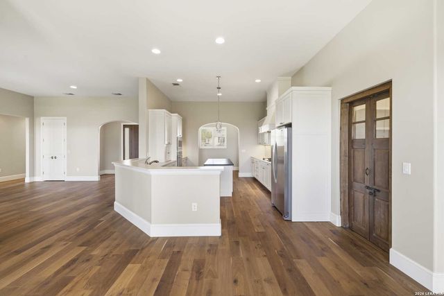 2004 Crown View Dr, Kerrville, TX 78028