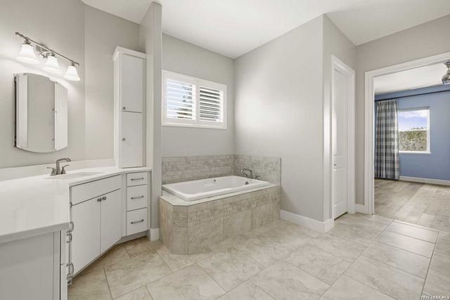 2004 Crown View Dr, Kerrville, TX 78028