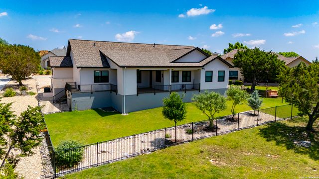 2004 Crown View Dr, Kerrville, TX 78028