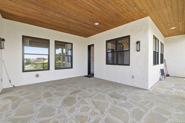 2004 Crown View Dr, Kerrville, TX 78028