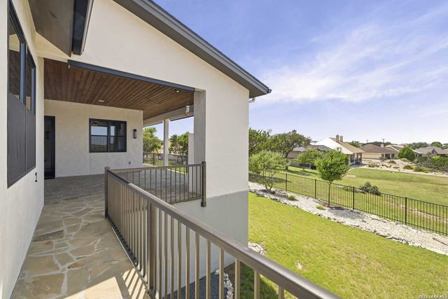 2004 Crown View Dr, Kerrville, TX 78028