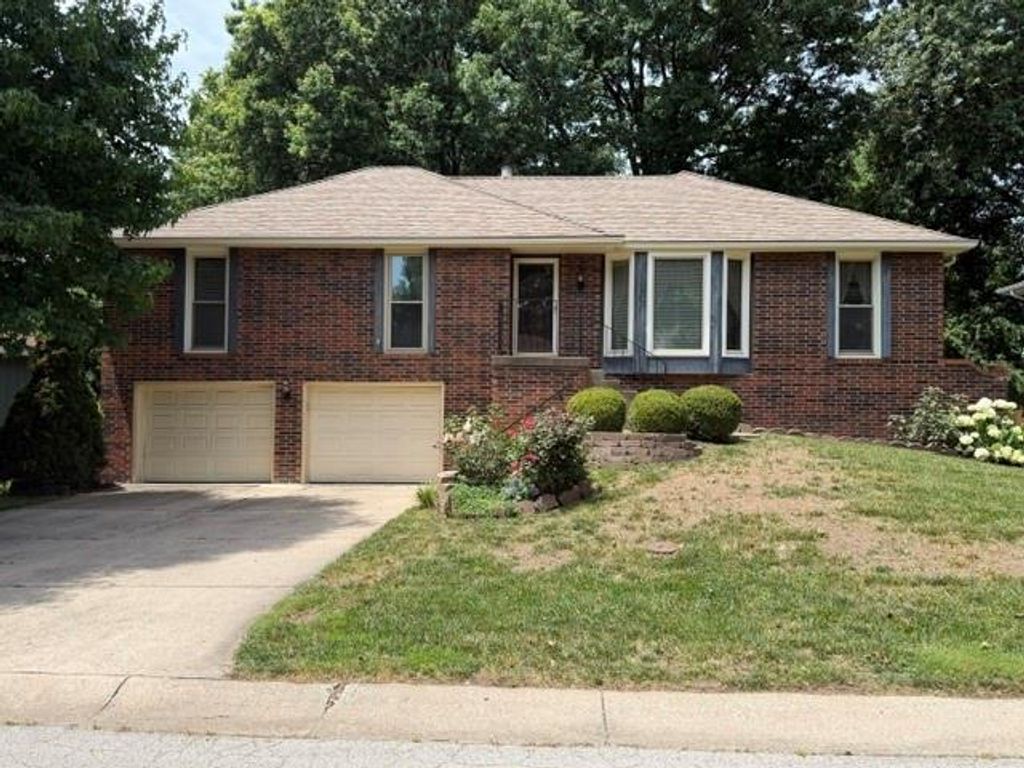 2728 Queen Ridge Drive, Independence, MO 64055