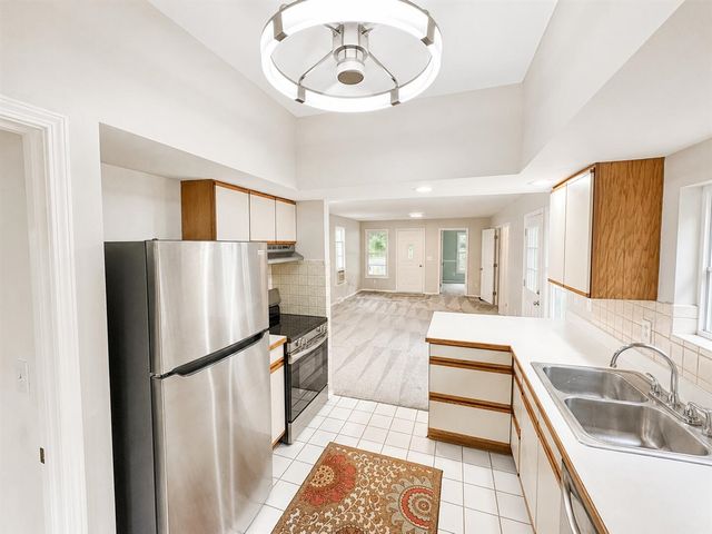 1926 Oakland Drive, Kalamazoo, MI 49008