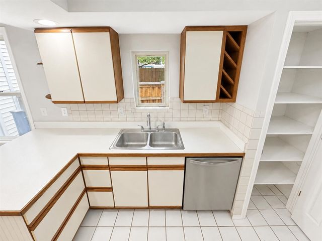 1926 Oakland Drive, Kalamazoo, MI 49008