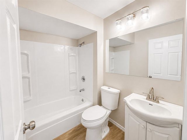 1926 Oakland Drive, Kalamazoo, MI 49008