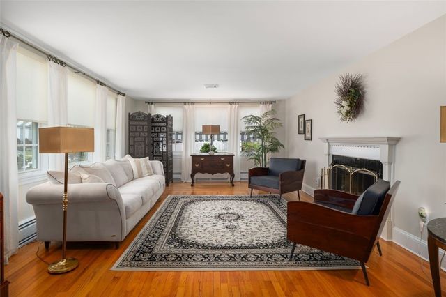 60 Alhambra Circle, Cranston, RI 02905