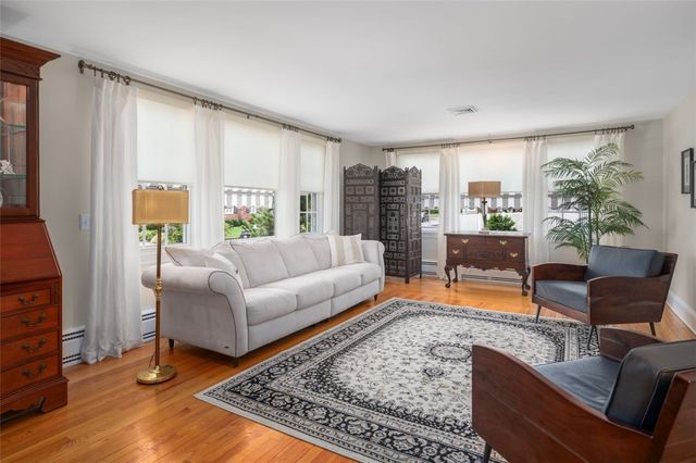 60 Alhambra Circle, Cranston, RI 02905