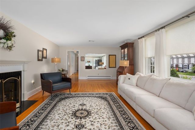 60 Alhambra Circle, Cranston, RI 02905