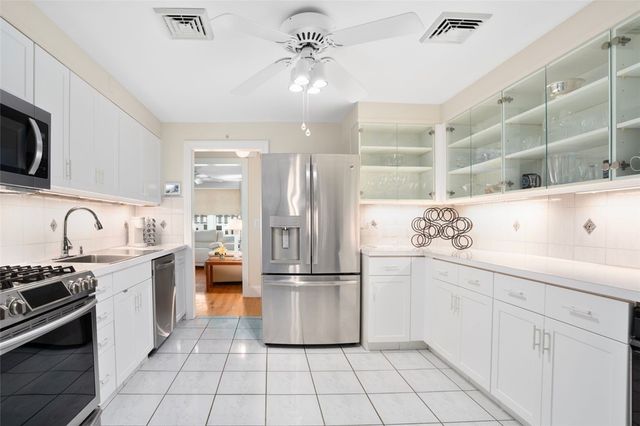 60 Alhambra Circle, Cranston, RI 02905