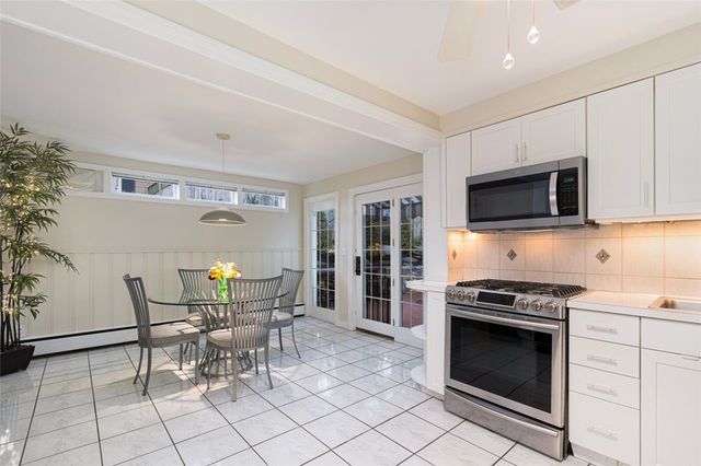 60 Alhambra Circle, Cranston, RI 02905