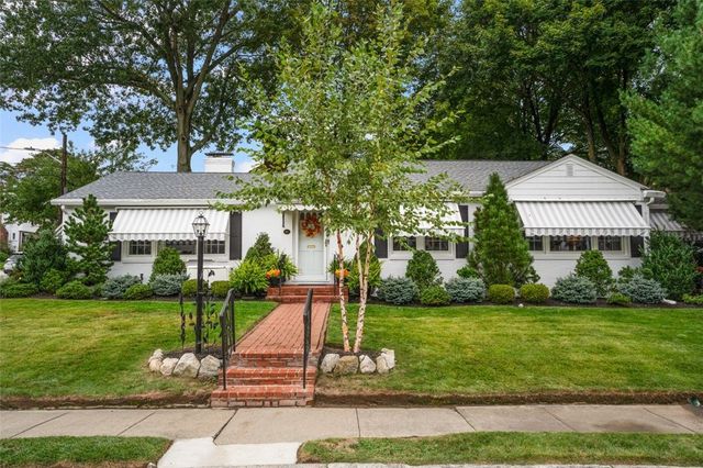 60 Alhambra Circle, Cranston, RI 02905