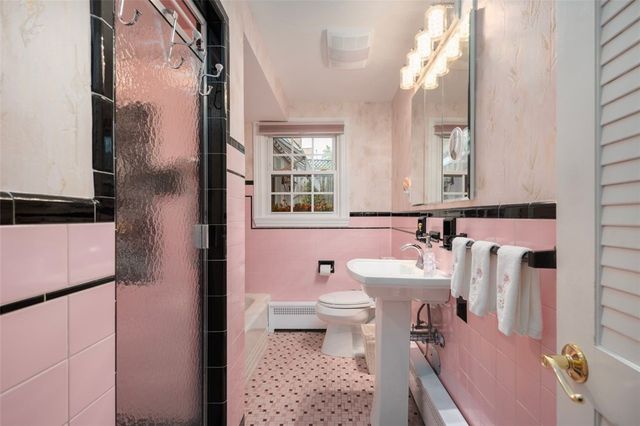 60 Alhambra Circle, Cranston, RI 02905