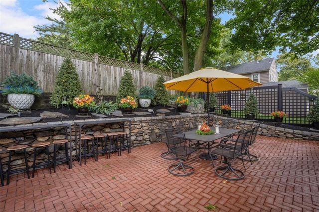 60 Alhambra Circle, Cranston, RI 02905