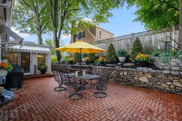 60 Alhambra Circle, Cranston, RI 02905