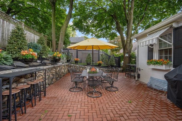 60 Alhambra Circle, Cranston, RI 02905