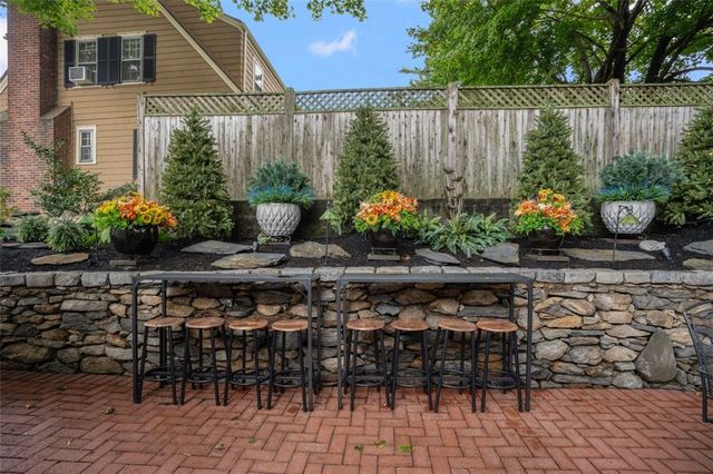 60 Alhambra Circle, Cranston, RI 02905