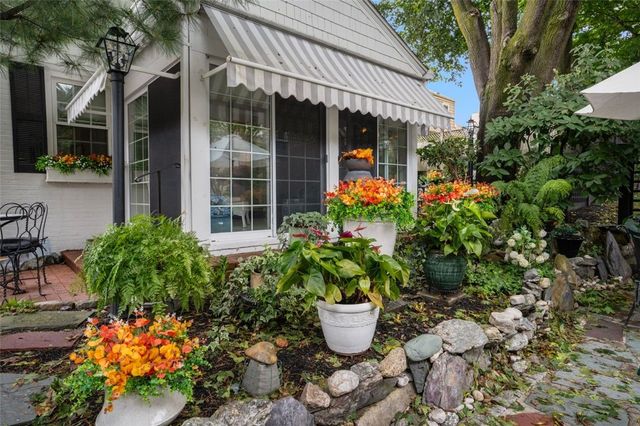 60 Alhambra Circle, Cranston, RI 02905