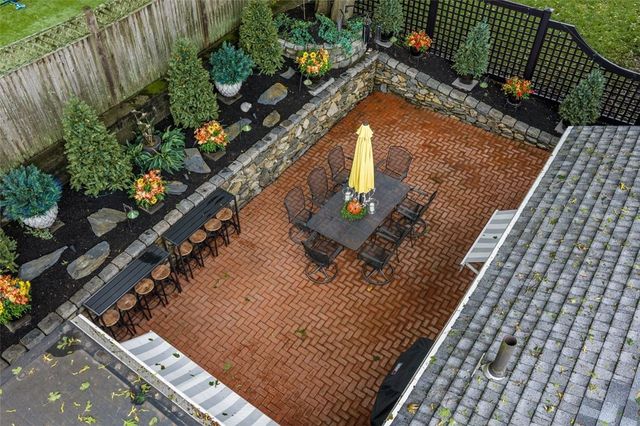 60 Alhambra Circle, Cranston, RI 02905