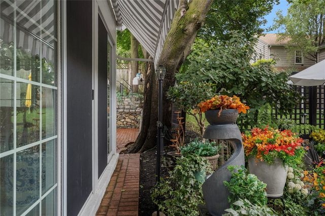 60 Alhambra Circle, Cranston, RI 02905