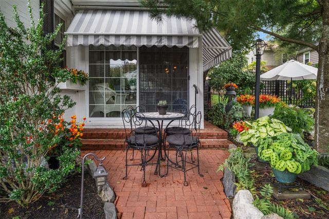 60 Alhambra Circle, Cranston, RI 02905