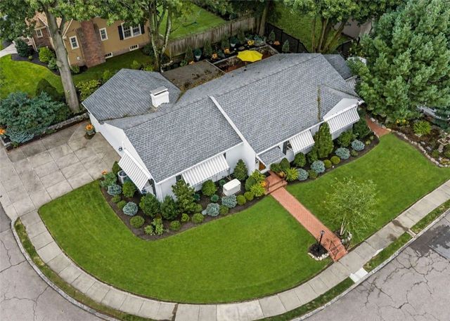 60 Alhambra Circle, Cranston, RI 02905