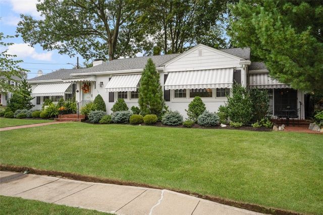 60 Alhambra Circle, Cranston, RI 02905