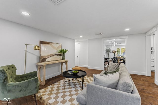 8050 W Oak Street W, Zionsville, IN 46077