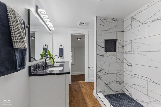 8050 W Oak Street W, Zionsville, IN 46077