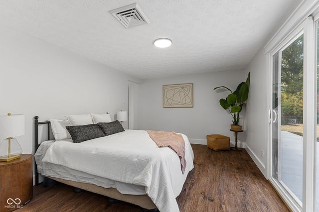 8050 W Oak Street W, Zionsville, IN 46077