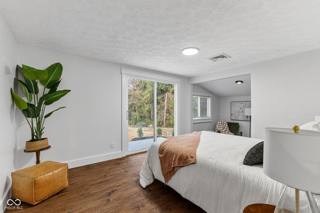 8050 W Oak Street W, Zionsville, IN 46077