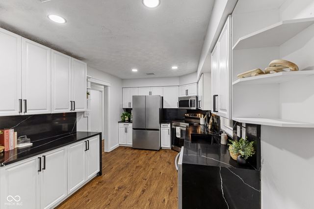 8050 W Oak Street W, Zionsville, IN 46077