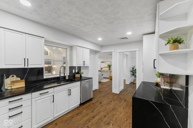 8050 W Oak Street W, Zionsville, IN 46077