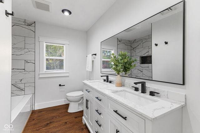 8050 W Oak Street W, Zionsville, IN 46077