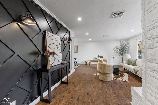 8050 W Oak Street W, Zionsville, IN 46077