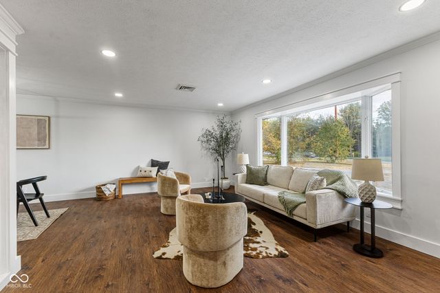 8050 W Oak Street W, Zionsville, IN 46077